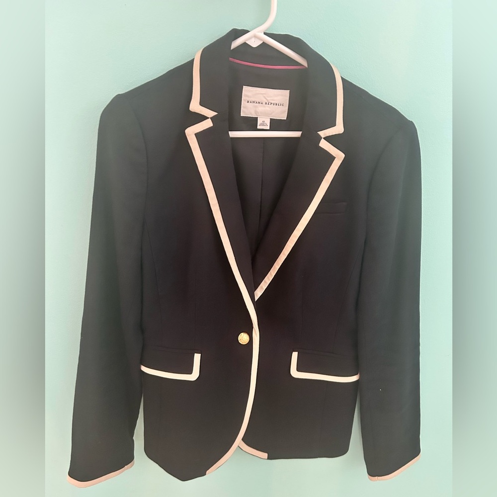 Banana Republic navy cream
Trimmed blazer size 10 HTF